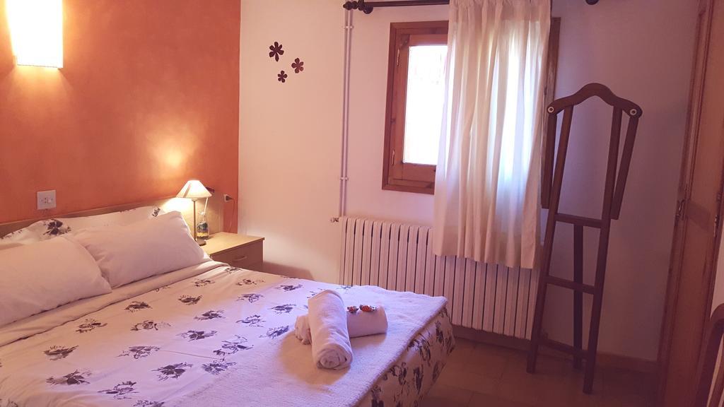 Hostal La Cuineta De Cal Triuet Gósol Buitenkant foto